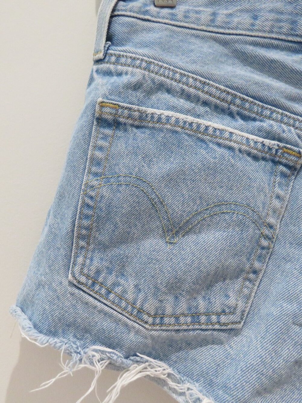 LEVI'S 501® Original Fit High Rise Women's Shorts 28 Ojai Light Stone Light Wash - Picture 13 of 15